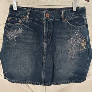 American Eagle Y2K Embellished Jean Mini Skirt 
Size: 2 
Used (Like New)